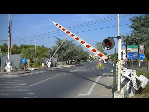 Spoorwegovergang Pisa San Rossore (I) // Railroad crossing // Passaggio a livello
