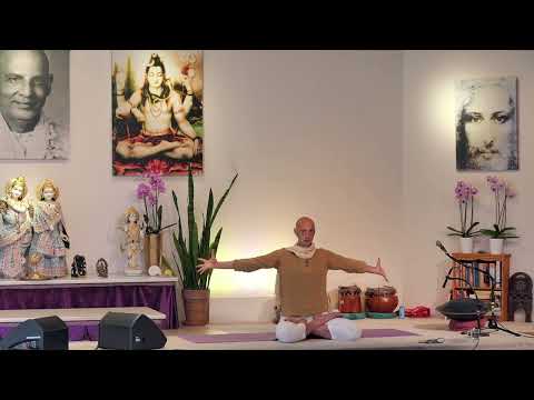 Yoga Mittelstufe mit Madhuka - Yoga Vidya Live, 25.02.2023, 09:15 Uhr