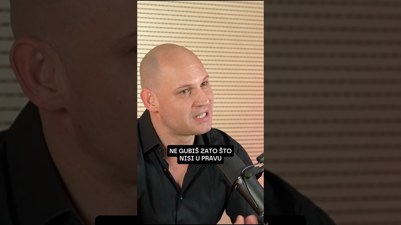 Ne pobjeđuje onaj tko je u pravu, nego onaj tko prvi definira priču.