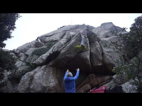 climbing one of the most beautiful boulder of Sardinia