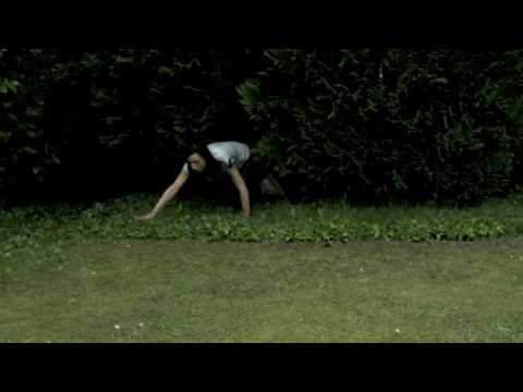 Frau mit Hund - Jetzt geht's ab