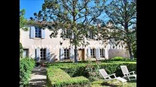 preview picture of video 'Location d'une Maison de style Gustavien dans le village d'Eyguières, avec piscine privée'