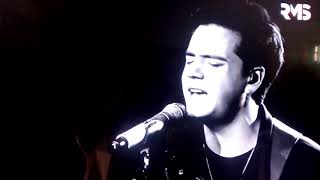 AXEL MUÑIZ  EN PLUG OUT CANTANDO PROCURO NO AMARTE.