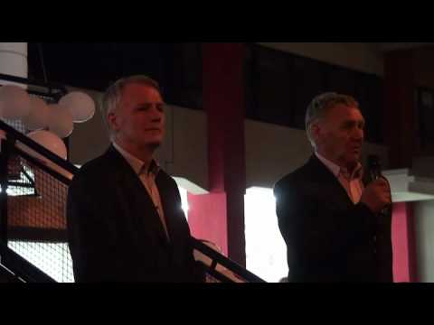 Ünneplés a Sóstói Stadion előtt