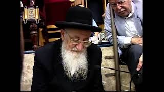 ליל תשעה באב במחיצתו של מרן הראשון לציון הרב מרדכי אליהו זצוק"ל (הרב מרדכי אליהו זצ"ל) - התמונה מוצגת ישירות מתוך אתר האינטרנט יוטיוב. זכויות היוצרים בתמונה שייכות ליוצרה. קישור קרדיט למקור התוכן נמצא בתוך דף הסרטון