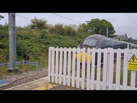 Avanti West Coast 390050 operating 9M53 Blackpool to Euston tone and wave from driver 3/9/21