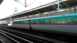 preview picture of video 'Super Express (Shinkansen) Hayabusa passing at Koriyama Sta.'