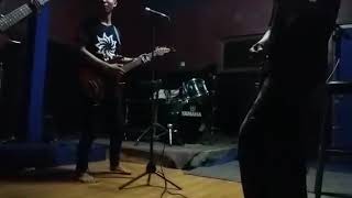 Download lagu Raja gila trashline by distorsi band mp3 Download lagu Raja gila trashline by distorsi band mp3