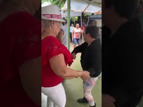 La Fiesta de Salinas Hermano del coqui