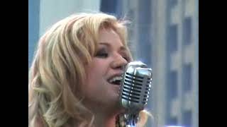 Kelly Clarkson - What’s Up Lonely (Breakaway Tour: Desani Fest - St. Louis 4/3/05)