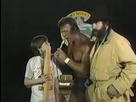 Paul Orndorff goes HEEL on a Tim Horner fan - Down & Dirty w/Dutch Mantell - 1/16/1993 - SMW