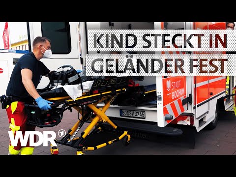 Junge beim Spielen in Geländer eingeklemmt | S06/E02 | Feuer & Flamme | WDR