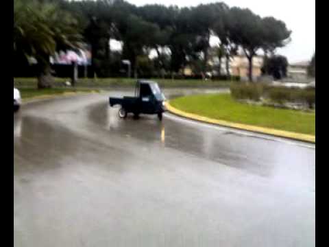 Germano motoclub - derapate in ape alla rotonda dell'ippodromo.mp4