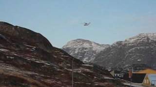 preview picture of video 'Sikorsky S-61 takes off from Paamiut in Greenland.'