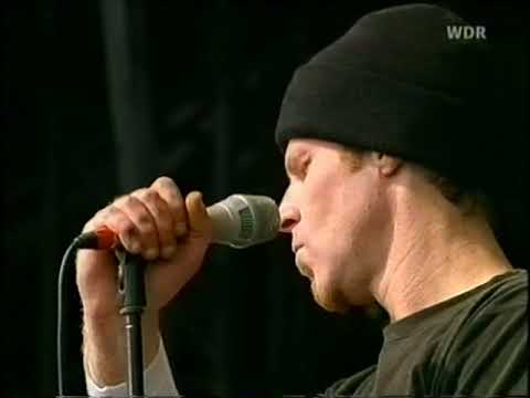 Queens Of The Stone Age - Rock Am Ring 2001, June 1st - Walking On The Sidewalks (w. Mark Lanegan)