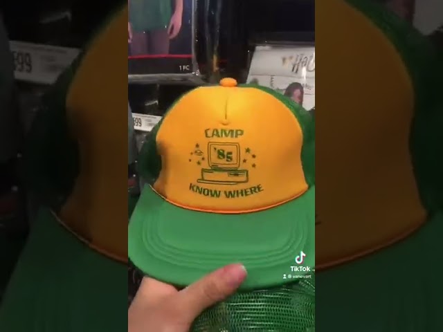 Vídeo relacionado con Gorra Stranger Things Dustin Henderson negra y amarilla de cosplay estilo trucker