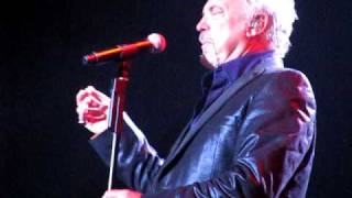 He&#39;ll have to go (put your sweet lips) - Tom Jones - LG Arena - October 2009