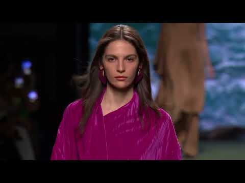 Lola Casademunt by Maite en #MBFWMadrid - Febrero 2025