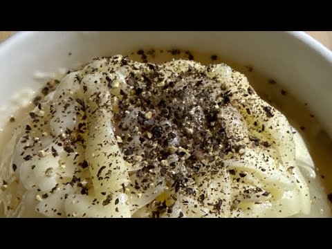 新玉ねぎ丸ごとケンセメ（コンソメ）スープとサラダ3種cooking onion soup salad