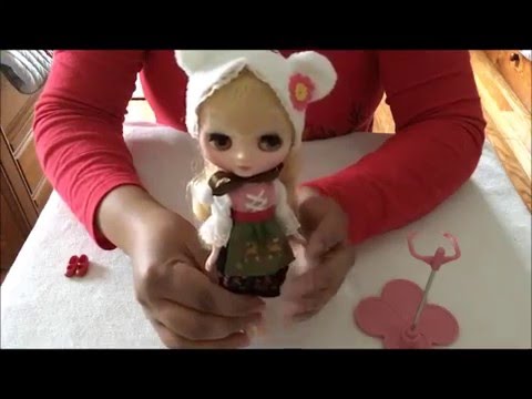 Middie Blythe doll Unboxing