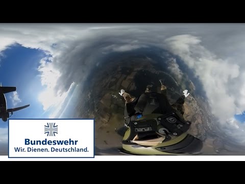 360 Grad – Fallschirmjäger der Bundeswehr im Freifallsprung mit kurzer Freiflugphase