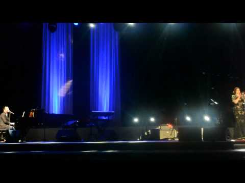 Nina Badrić i Petar Grašo - Lakše mi je s njom