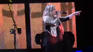 Kelly Clarkson - &quot;Nostalgic&quot; (Live in San Diego 8-16-15)