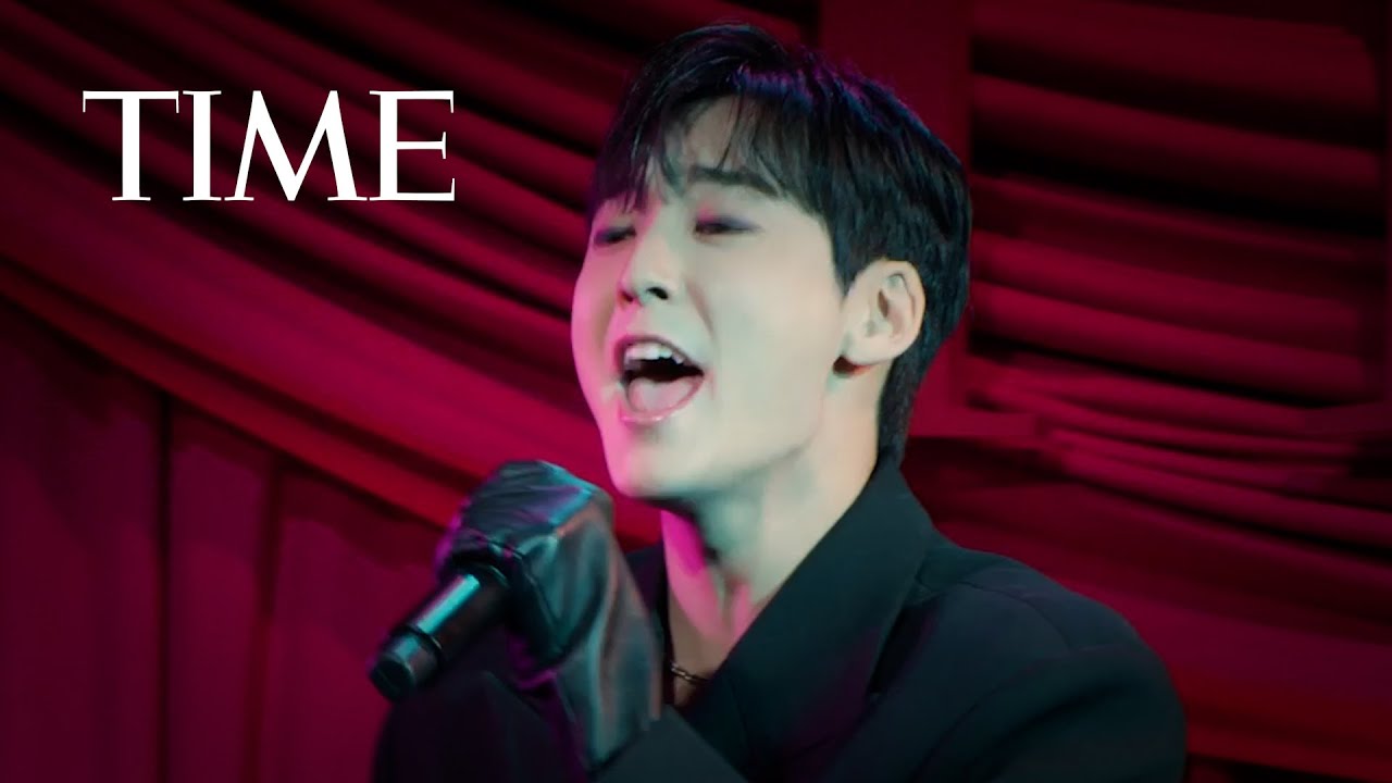 Saja Boys Singer Kevin Woo From 'KPop Demon Hunters' Performs 