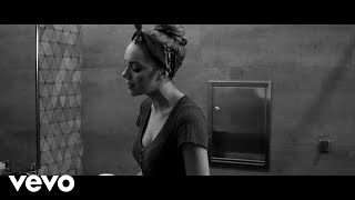 Danielle Bradbery - Worth It (A Cappella)