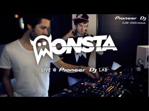 DJM-2000nexus with MONSTA performing 'Messiah'