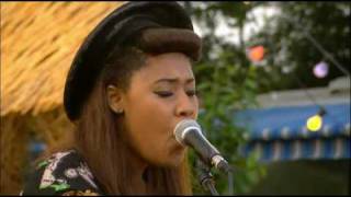 VV Brown - Shark In The Water (Acoustic Version) (Glastonbury 2009)