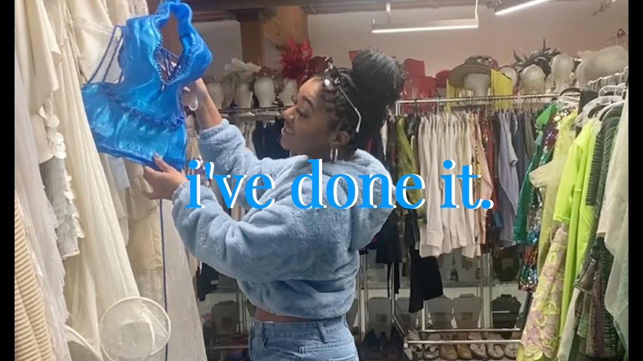 How To Become A Fashion Stylist In 2026: Building Your Portfolio, Sourcing Clothing And More