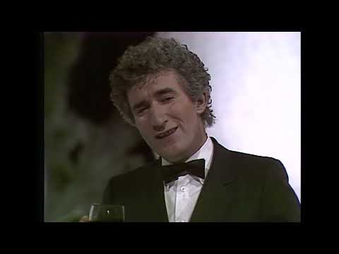 Toma Zdravkovic - Svirajte nocas samo za nju ( Novogodisnji program TV Titograd , 1984 )