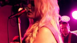 Vanessa Amorosi - Kiss Your Mama (Live at Macs Hotel, Melton - 25/01/2012)