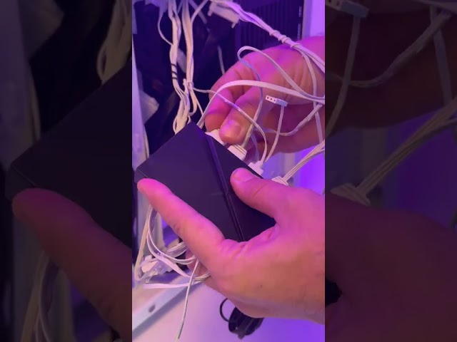 Vídeo relacionado con CABLEPELADO - Botón Mecánico RGB para PC con Iluminación Personalizable | 8 Colores | Conexión POWER SW/LED+ | Adhesivo de Doble Cara | Fácil Instalación | Tamaño 29x19x19 mm