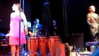 pink martini - anna(el negro zumbon) [live at Alacati, 2008]