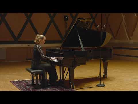 Elisabeth Brauß plays F. Chopin - Etude op. 10, Nr. 5