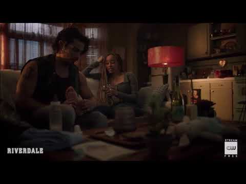 Riverdale 5x17 Sneek Peek Fangs and Toni Talk about RHS student.