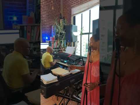 Summer Soft- Nikki Ellis & Mo Egeston Live @ Blue Strawberry 9/8