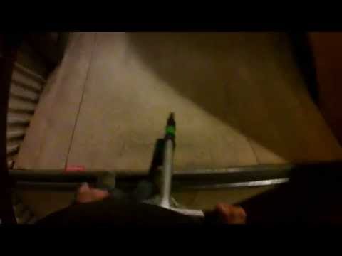 Kopia av scooter riding in skatehall