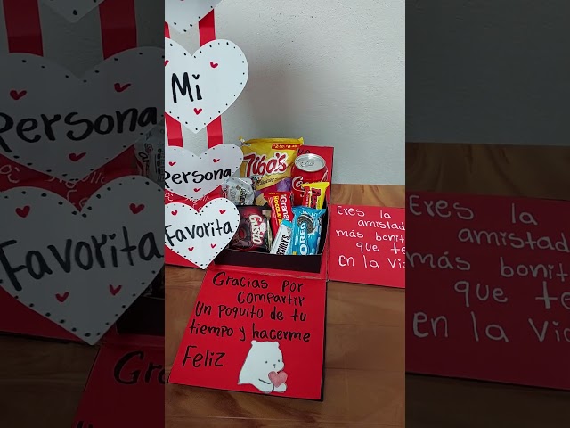 Vídeo relacionado con Caja explosiva de 5 capas, hazlo tú mismo, caja sorpresa, con cinta adhesiva + cinta, paquete de regalo multiuso para cumpleaños, Navidad, San Valentín, boda y aniversario (azul)