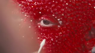 Doja Cat recouverte de 30,000 cristaux pour le défilé Schiaparelli #shorts #dojacat #schiaparelli