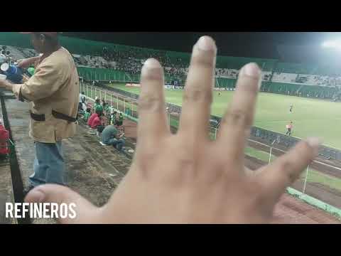"Los De Siempre - Refineros  Presente En El Partido Oriente Petrolero vs Real Potosí" Barra: Los de Siempre &bull; Club: Oriente Petrolero