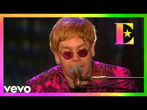 Elton John - Rocket Man (Live at Madison Square Garden 2000)