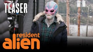 Alan Tudyk Talks Alien Makeup | Resident Alien | SYFY