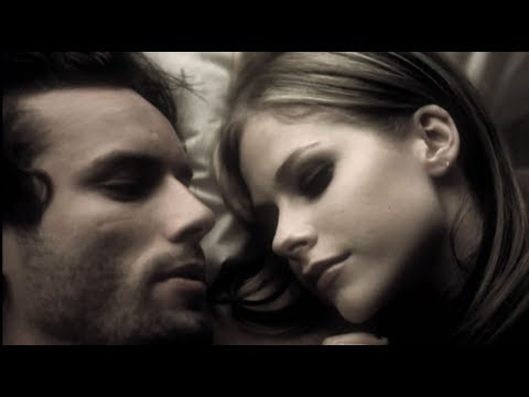 Videoclip de Fall To Pieces — Avril Lavigne