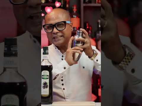 How to Make a Classic Gin Sling - A Timeless Cocktail Recipe | #shorts | @Cocktailsindia