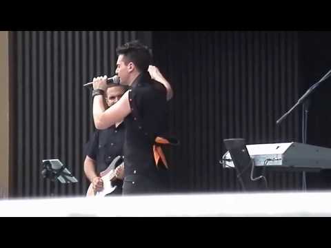 Jonathan Fritzen ft. 'Sax To The Max' Vincent Ingala And Adam Hawley - "Friday Night" (LIVE)