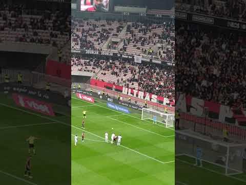 OGC Nice vs ESTAC Troyes (penalty Andy Delort)