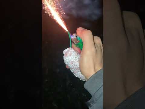 Der Wunderkerzen-Böller 💥😳✨